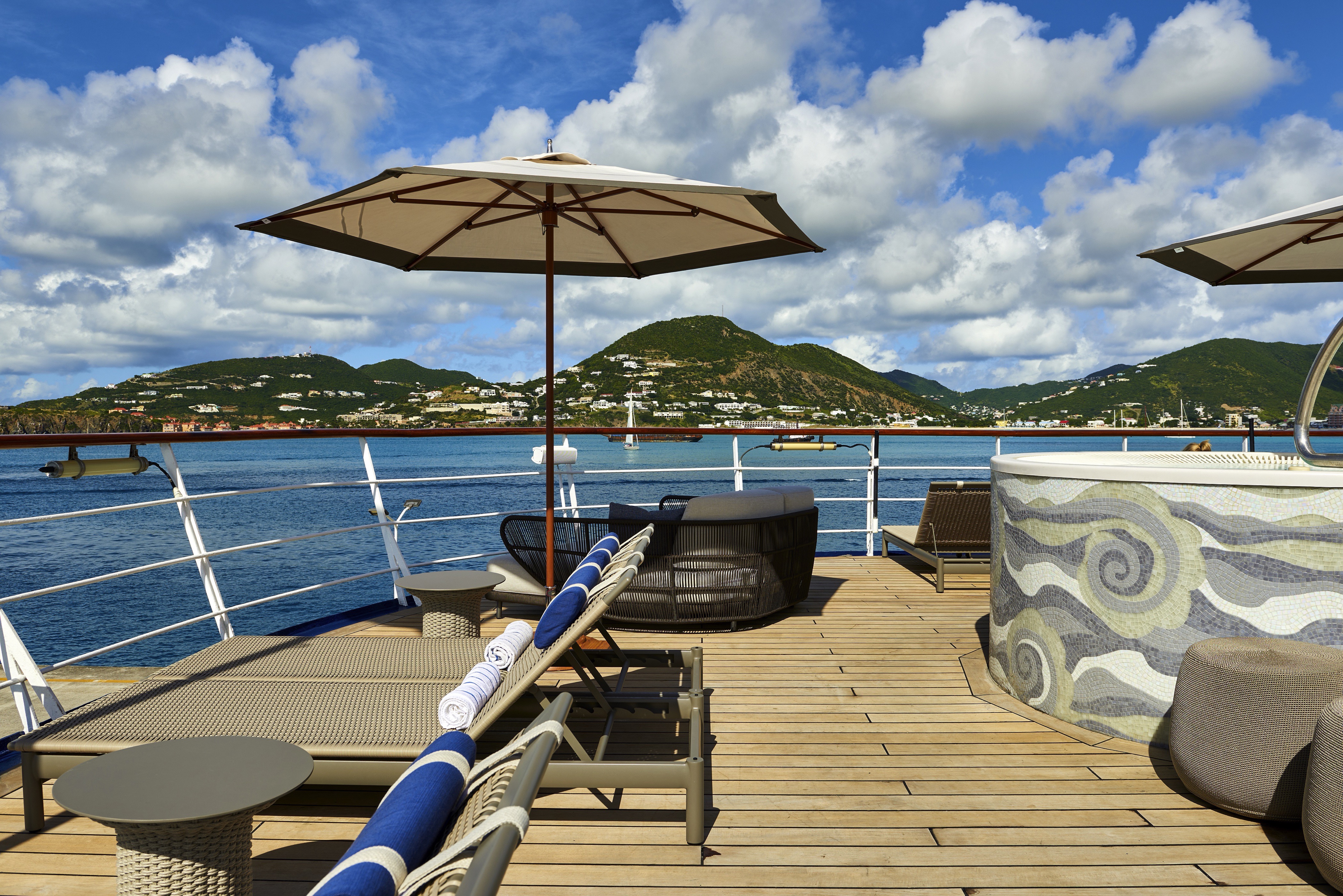 Wind Surf - Pool Deck & Bar